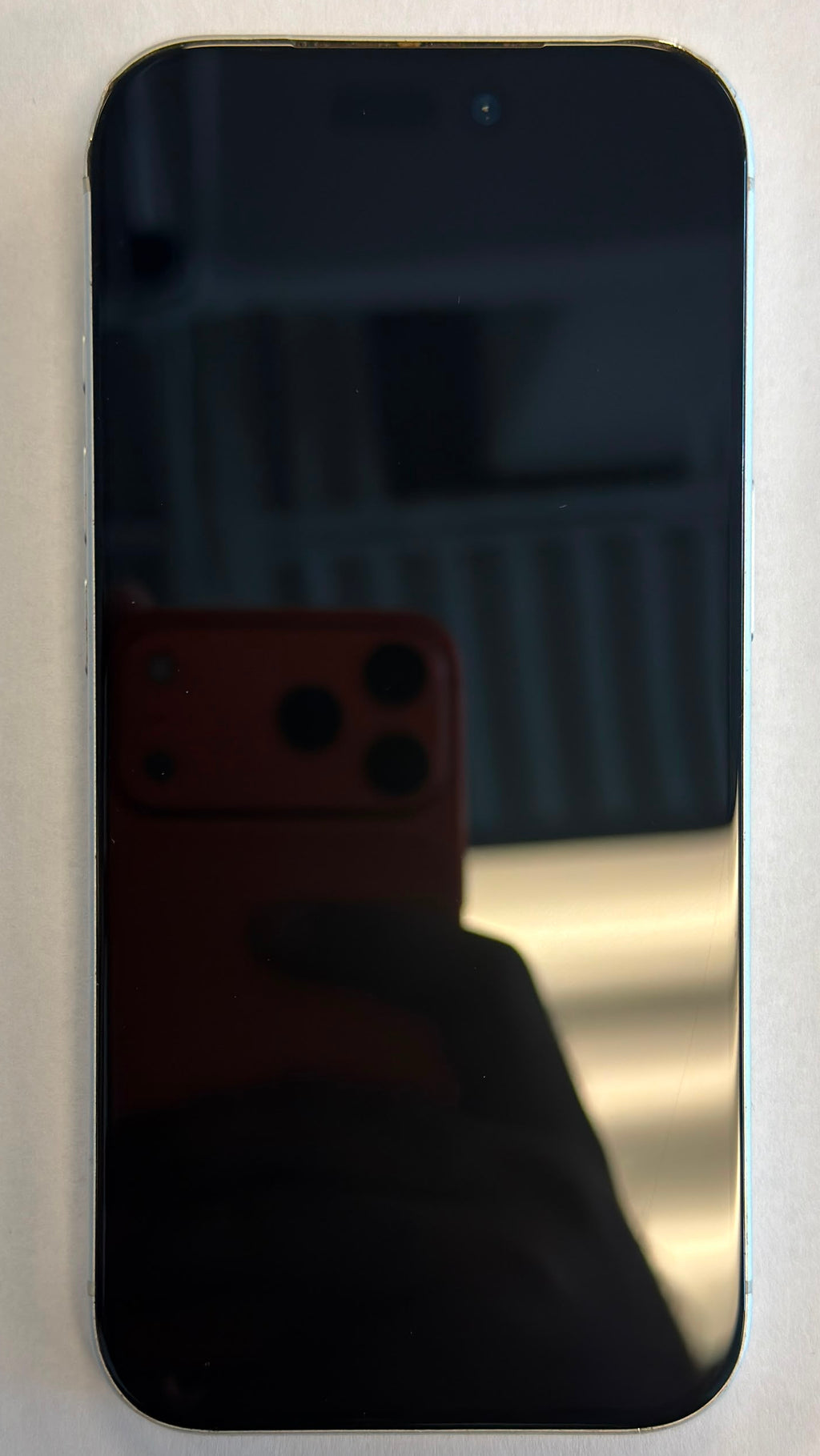 iPhone 17 Pro Color: White/Silver, Size: 256GB, Network: Unlocked, Condition: Refurbished